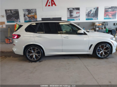 Photo of the vehicle BMW X5