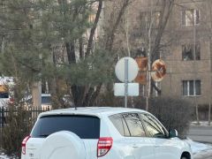 Сүрөт унаа Toyota RAV4