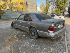 Сүрөт унаа Mercedes-Benz W124