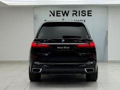 Photo of the vehicle BMW X7