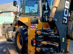 Photo of the vehicle JCB 3CX