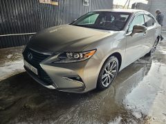 Photo of the vehicle Lexus ES