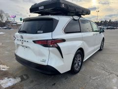 Photo of the vehicle Toyota Sienna