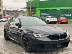 Photo of the vehicle BMW M5