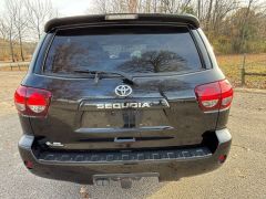 Сүрөт унаа Toyota Sequoia