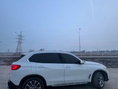 Photo of the vehicle BMW X5