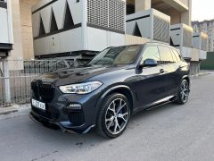 Photo of the vehicle BMW X5