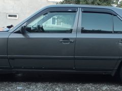 Сүрөт унаа Mercedes-Benz W124