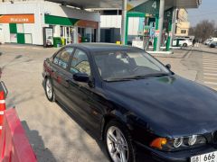 Photo of the vehicle BMW 5 Series