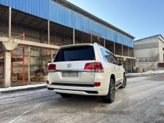 Photo of the vehicle Toyota Land Cruiser