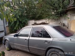 Сүрөт унаа Mercedes-Benz W124