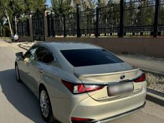 Photo of the vehicle Lexus ES