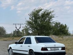 Photo of the vehicle Mercedes-Benz W124