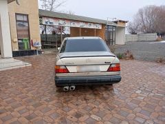 Сүрөт унаа Mercedes-Benz W124