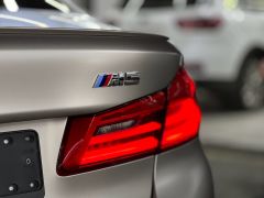 Photo of the vehicle BMW M5