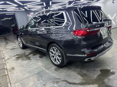 Photo of the vehicle BMW X7