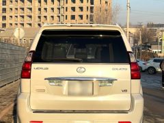 Photo of the vehicle Lexus GX