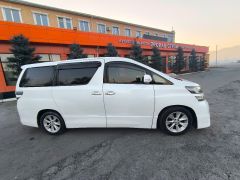 Photo of the vehicle Toyota Vellfire