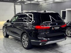 Photo of the vehicle BMW X7