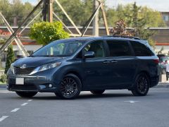 Фото авто Toyota Sienna