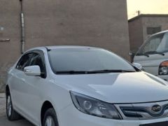 Фото авто BYD E5