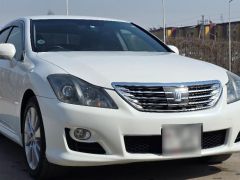 Photo of the vehicle Toyota Crown