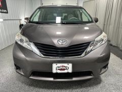 Фото авто Toyota Sienna