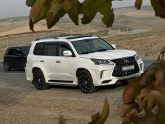 Photo of the vehicle Lexus LX