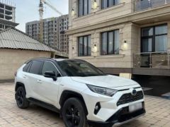 Сүрөт унаа Toyota RAV4