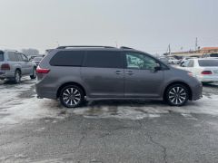 Фото авто Toyota Sienna