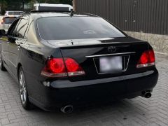 Photo of the vehicle Toyota Crown