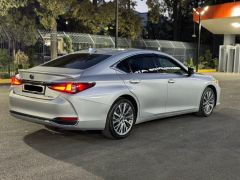 Photo of the vehicle Lexus ES