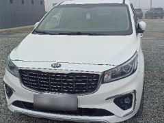 Photo of the vehicle Kia Carnival