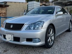 Photo of the vehicle Toyota Crown