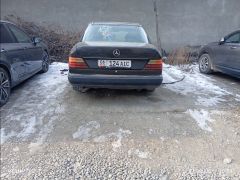 Сүрөт унаа Mercedes-Benz W124