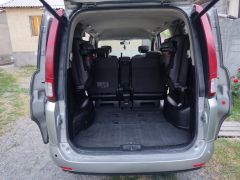 Сүрөт унаа Nissan Serena