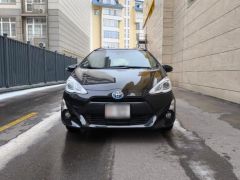 Сүрөт унаа Toyota Prius c