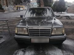 Сүрөт унаа Mercedes-Benz W124