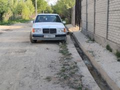 Сүрөт унаа Mercedes-Benz W124