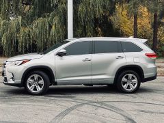 Photo of the vehicle Toyota Highlander