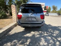 Сүрөт унаа Toyota Sequoia