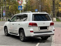 Photo of the vehicle Lexus LX