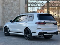 Photo of the vehicle BMW X7