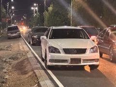 Photo of the vehicle Toyota Crown