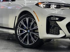 Photo of the vehicle BMW X7