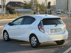 Сүрөт унаа Toyota Prius c