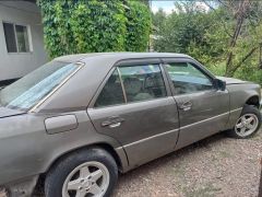 Photo of the vehicle Mercedes-Benz W124