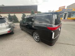 Photo of the vehicle Nissan Elgrand