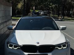 Photo of the vehicle BMW M5