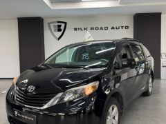 Photo of the vehicle Toyota Sienna